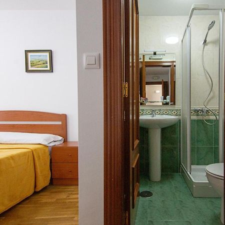 Yani'S Hospedaje Pension 1 Estrella Arriondas Extérieur photo