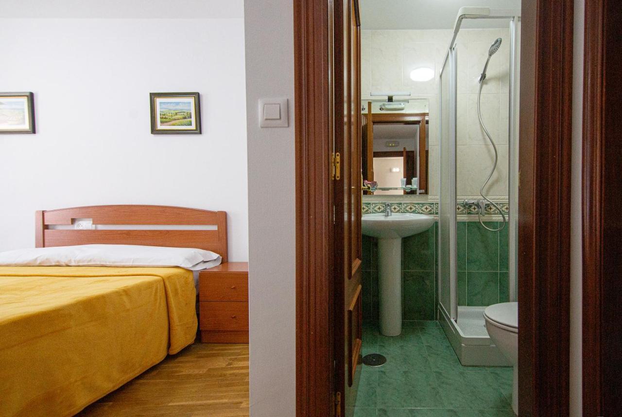 Yani'S Hospedaje Pension 1 Estrella Arriondas Extérieur photo