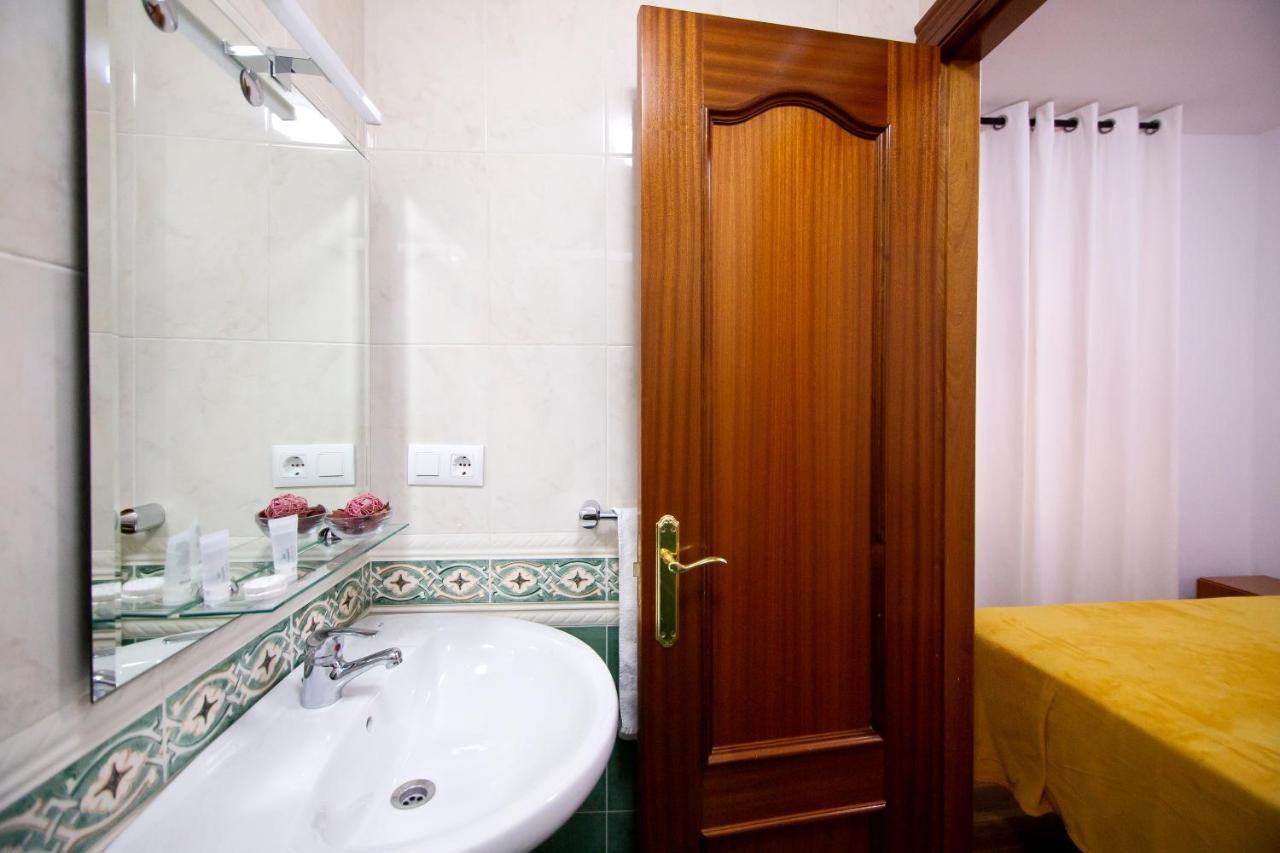 Yani'S Hospedaje Pension 1 Estrella Arriondas Extérieur photo